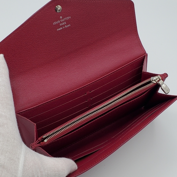 ๐ SOLD ๐ Louis Vuitton Fuchsia Epi Leather Sarah Wallet - Picture 14 of 16